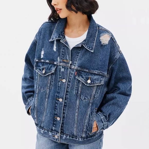 NWT Levi’s 90’s Distressed Trucker Jacket in Mad Love Dark Wash - Picture 1 of 9